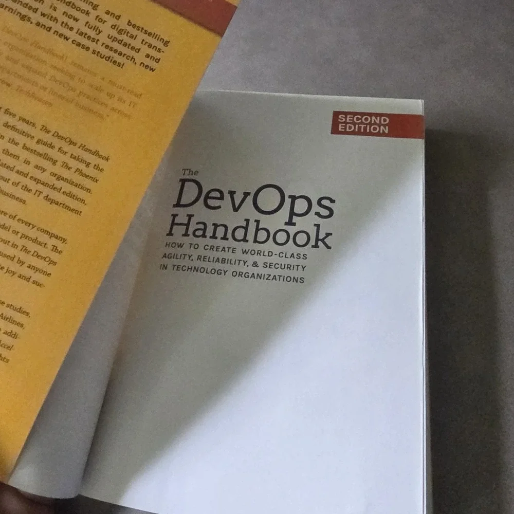 THE DEV OPS HANDBOOK, GENE KIM, TRADE PAPERBACK, 2021,